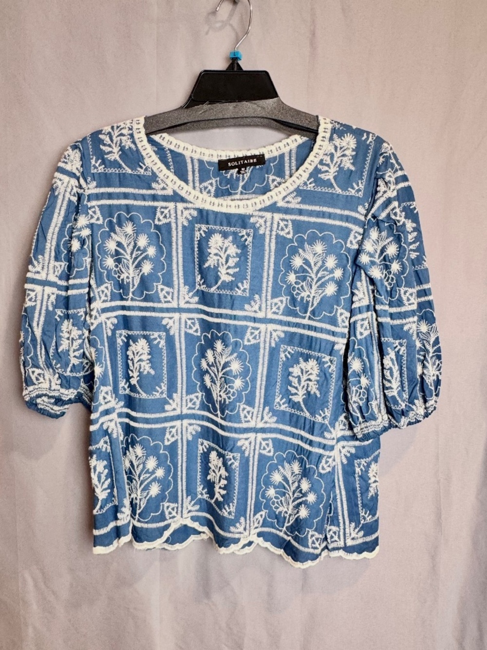 SOLITAIRE Blue White Embroidered Floral Tile Scallop Hem Puff Sleeve Top M